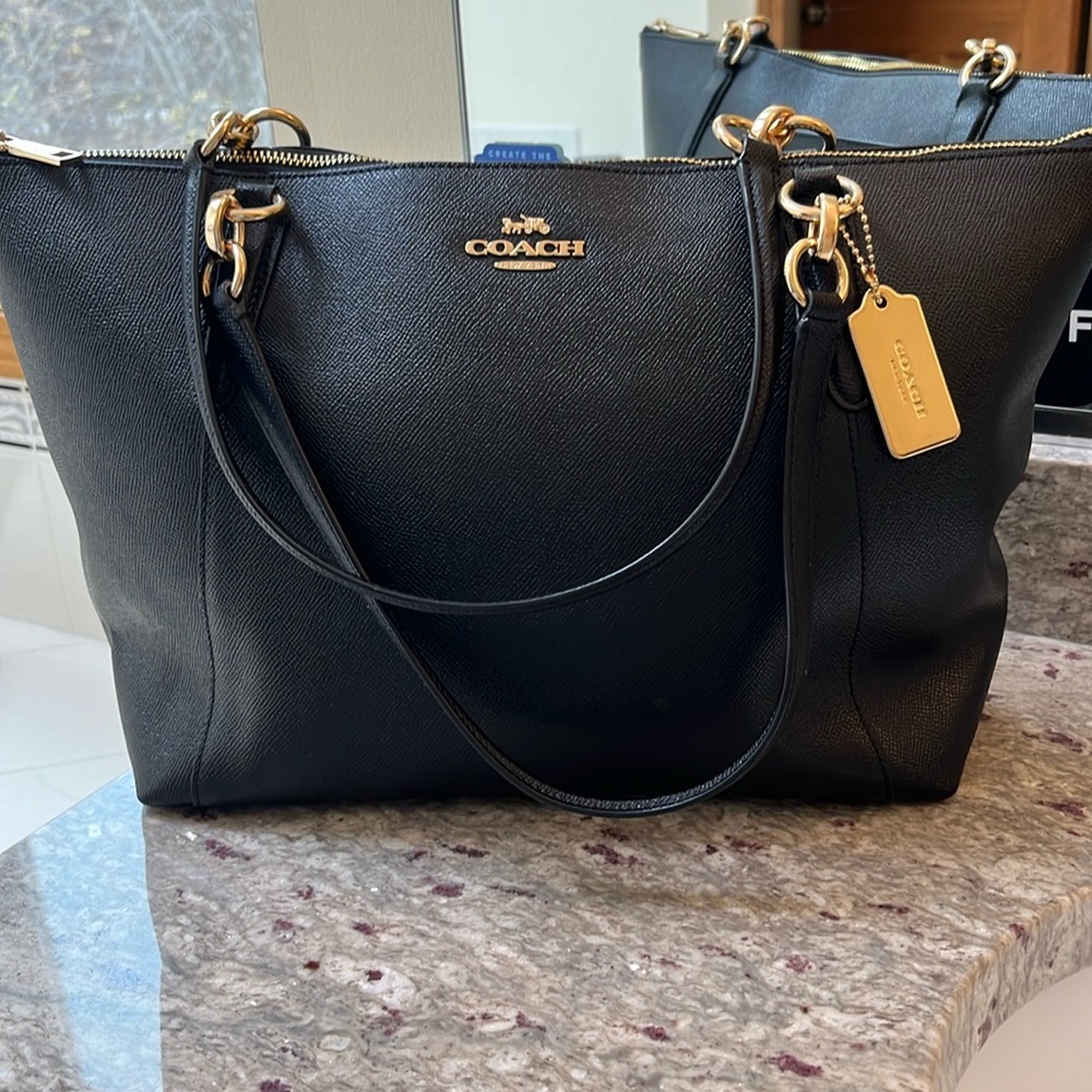 Coach shoulder bag - black
